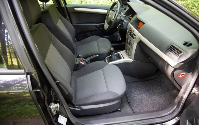Opel Astra cena 18000 przebieg: 169900, rok produkcji 2008 z Orzesze małe 379